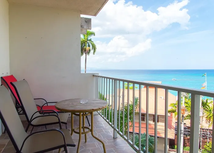 Deluxe Club & Apartment